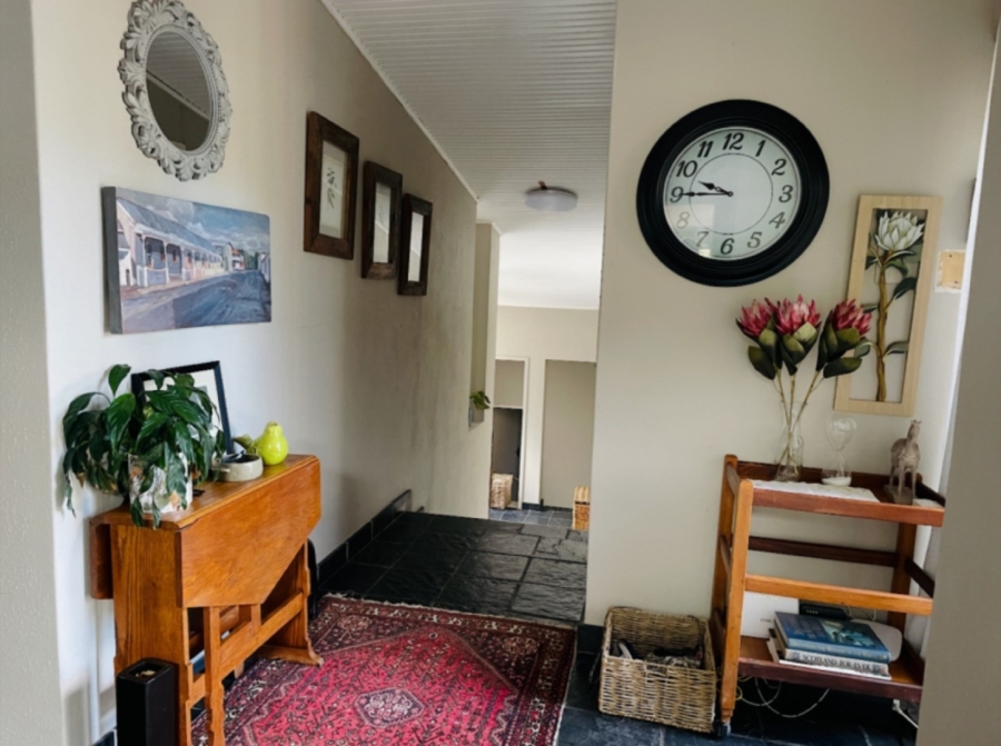 To Let 4 Bedroom Property for Rent in Bonza Bay Eastern Cape